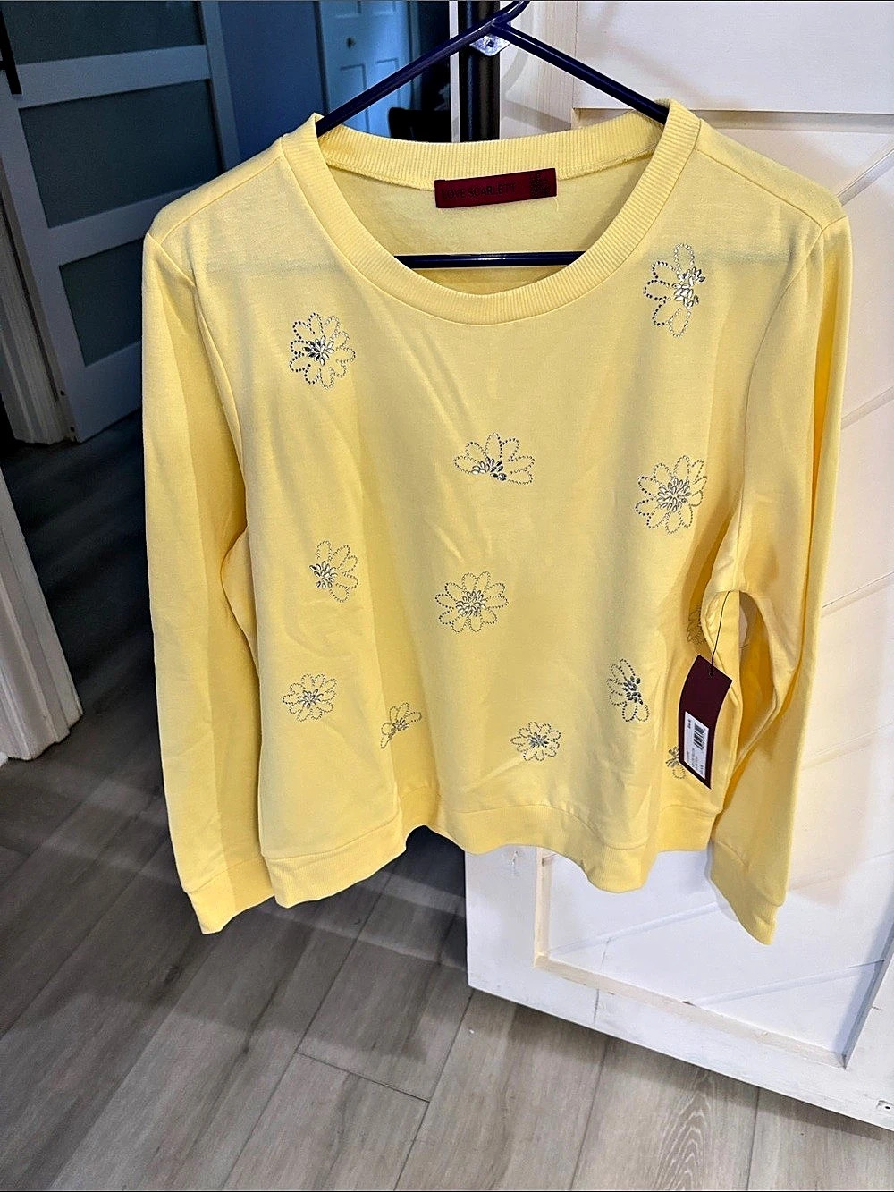 Love Scarlett Crystal Floral Embellished Sweatshirt Yellow Large - Picture 1 of 6